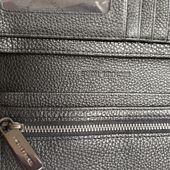 Michael Kors Ladies Wallet - Picture 4 of 8